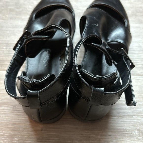 Strappy buckle flats with cut out toe and sides - Picture 5 of 7